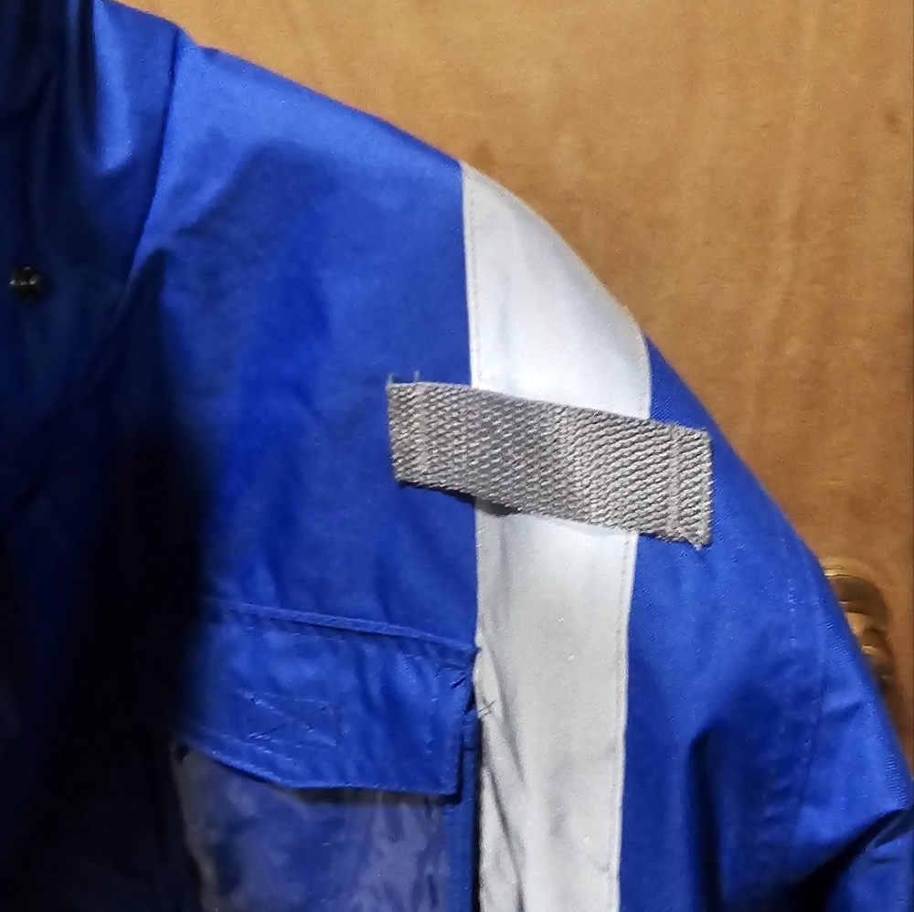 Large Jacket - Picture 5 of 8